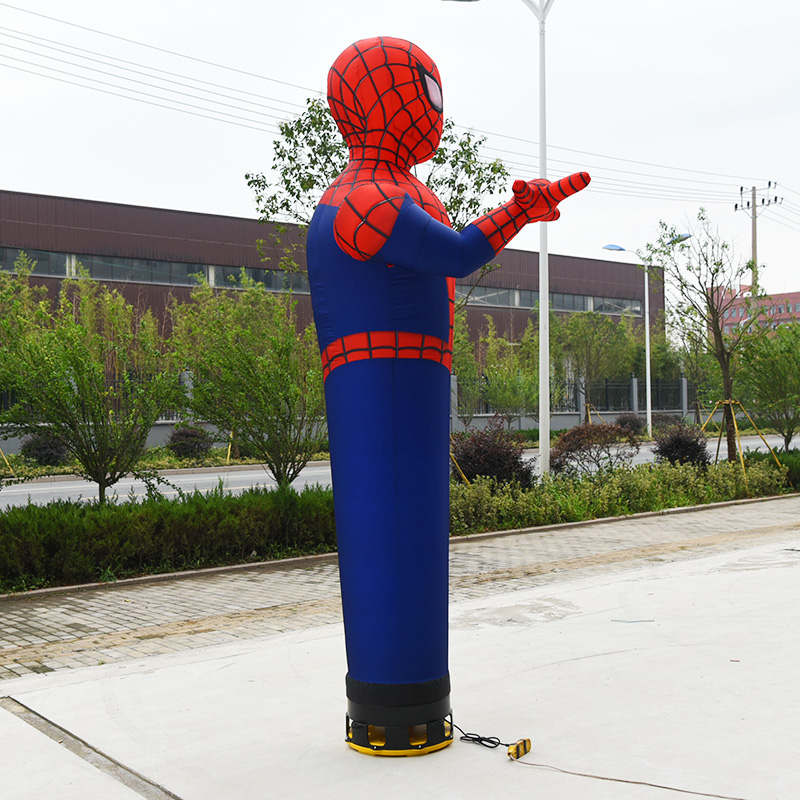 aer rinceoir Spiderman - ag damhsa figurine fógraíocht tráchtála spéir balún waving Guy